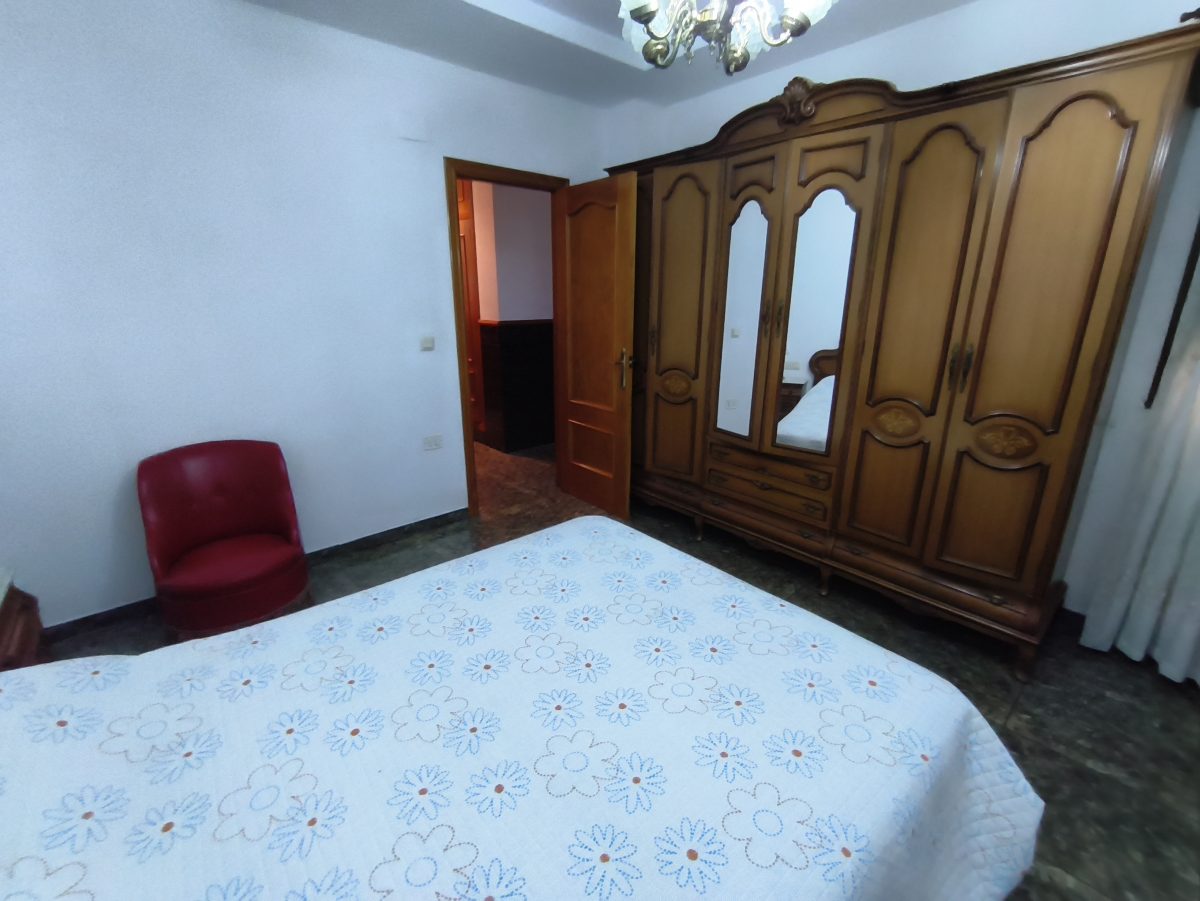 Chalet de 4 dormitorios en Valencia – Foto 14