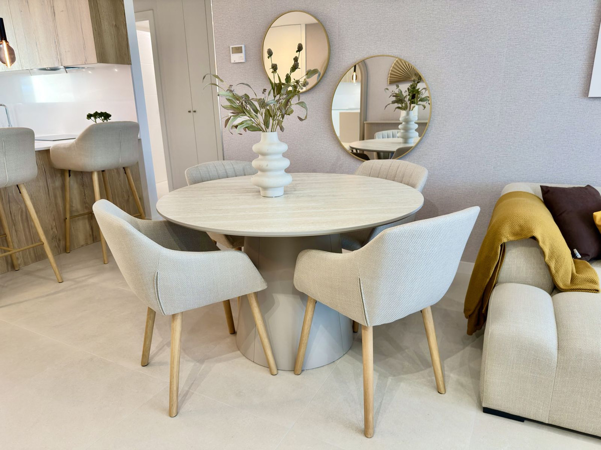 2 Bedroom Apartment in Estepona - Photo 9