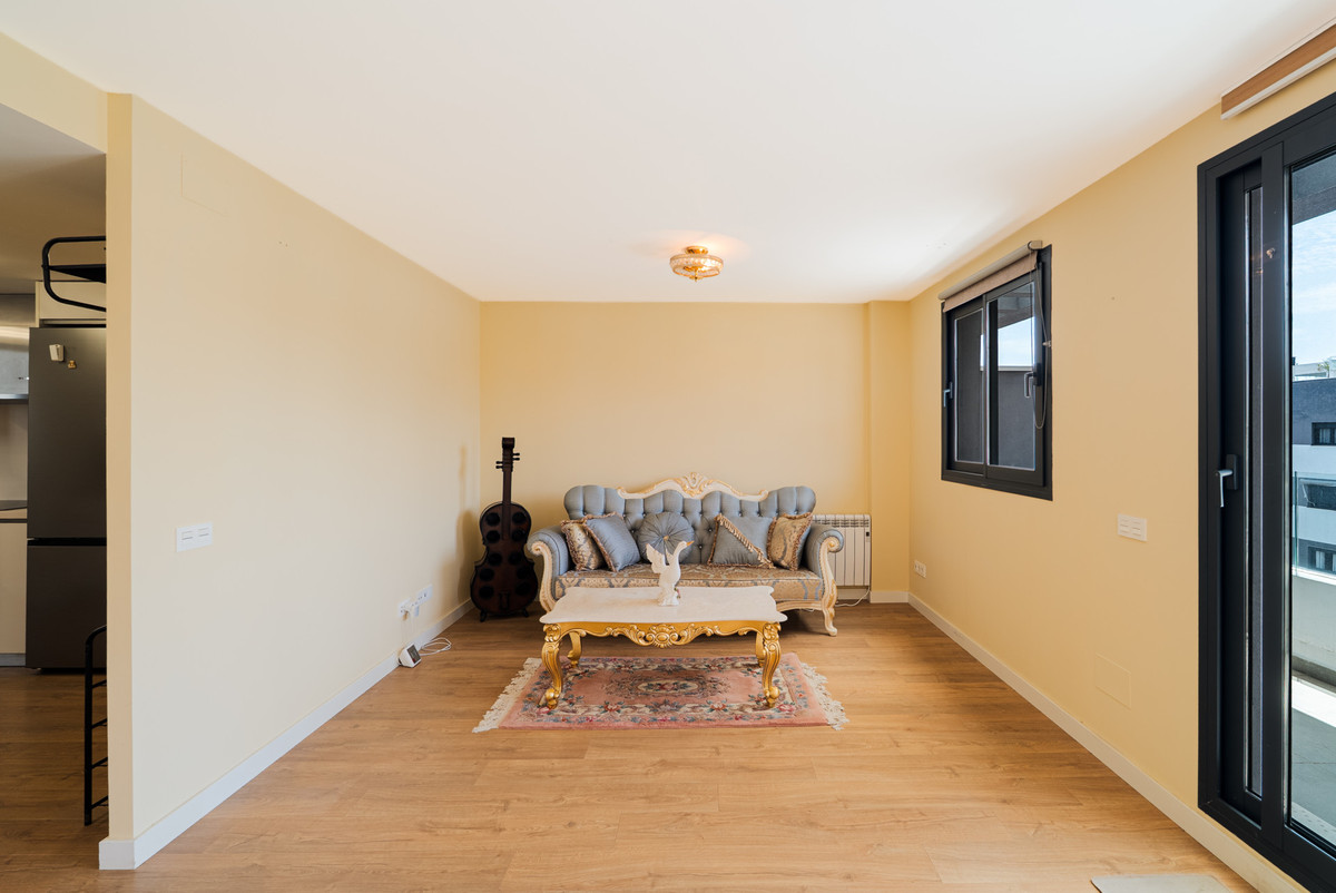 3 Bedroom Apartment in Estepona - Photo 10