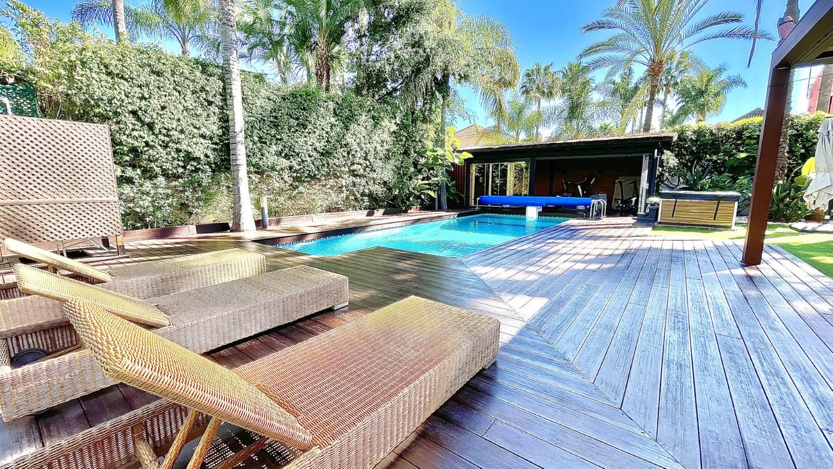 4 Bedroom Villa in Marbella - Photo 5