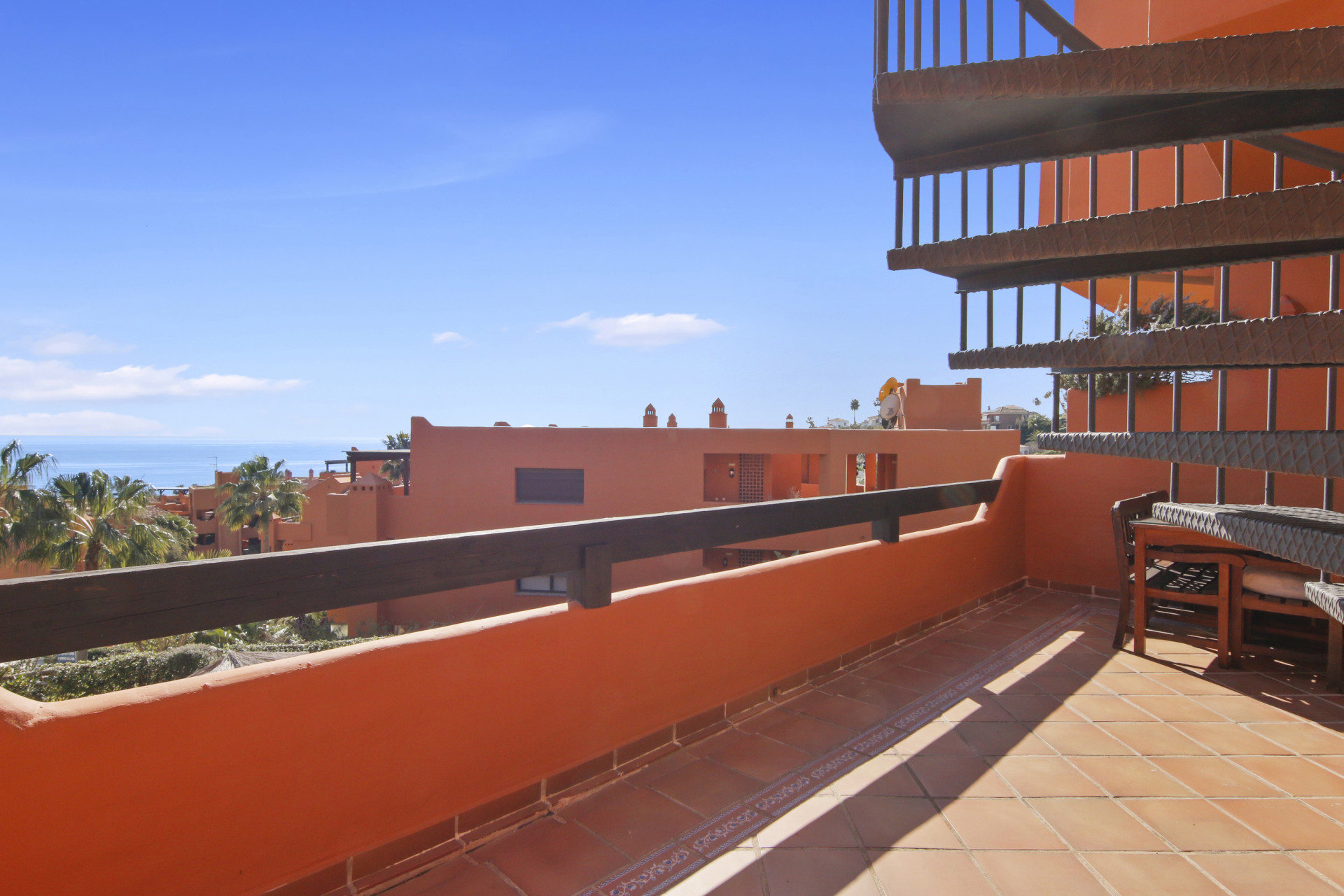 2 Bedroom Penthouse in Estepona - Photo 6