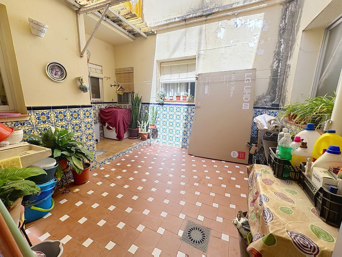 5 Bedroom Townhouse in Estepona - Photo 13