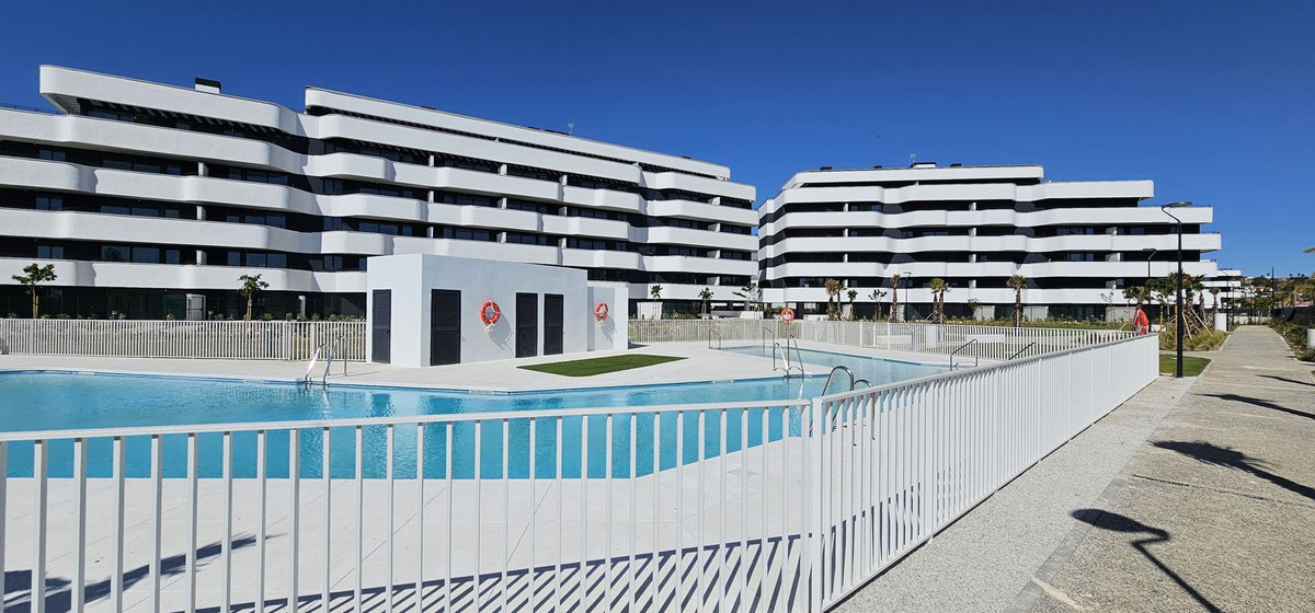 4 Bedroom Penthouse in Torremolinos - Photo 8