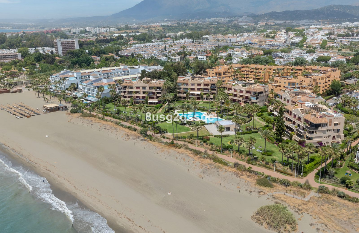 2 Bedroom Apartment in Estepona - Photo 32