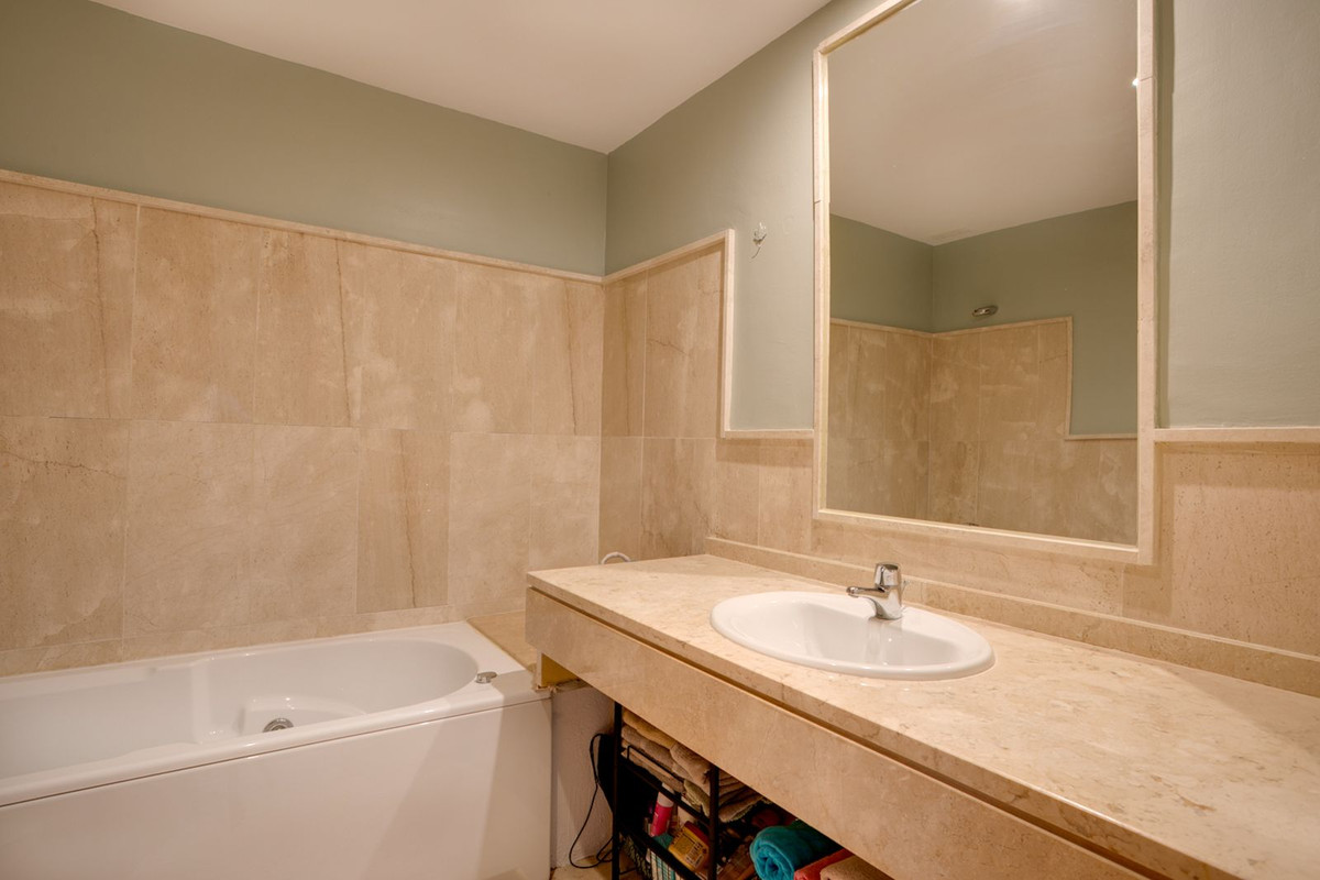 2 Bedroom Apartment in Casares - Photo 11
