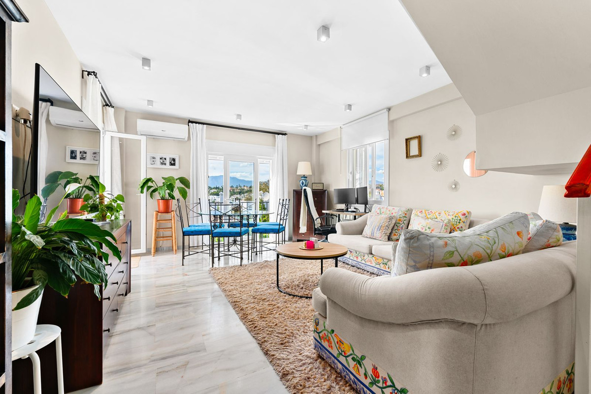 2 Bedroom Penthouse in Estepona - Photo 3