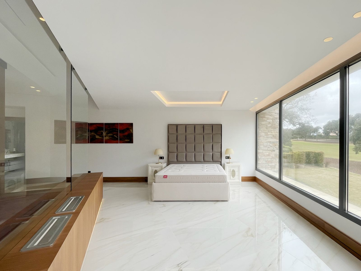 6 Bedroom Villa in San Roque - Photo 48