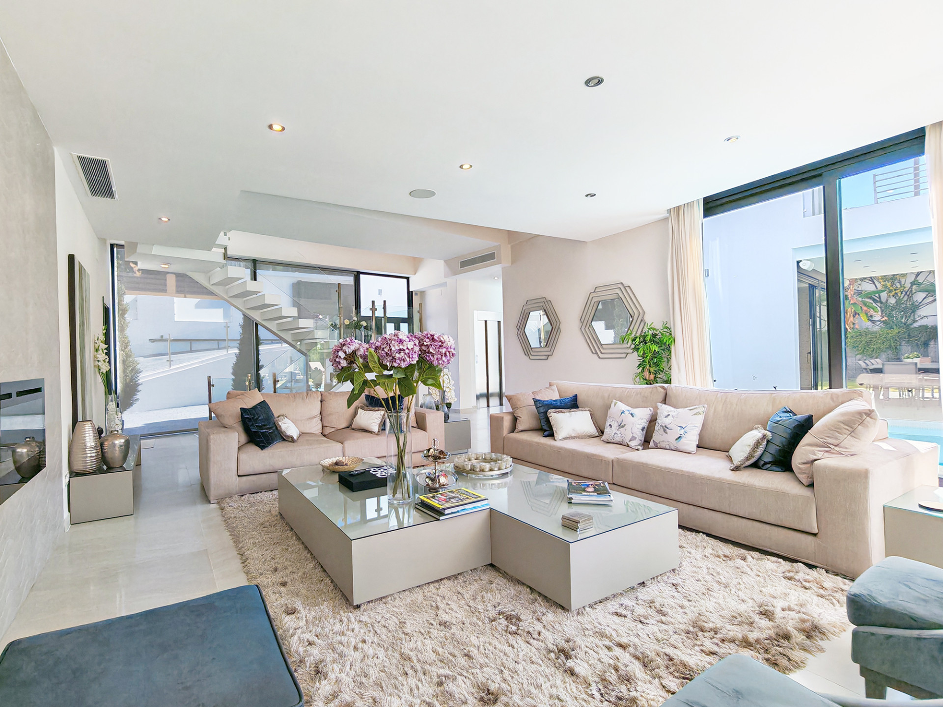 5 Bedroom Villa in Marbella - Photo 4