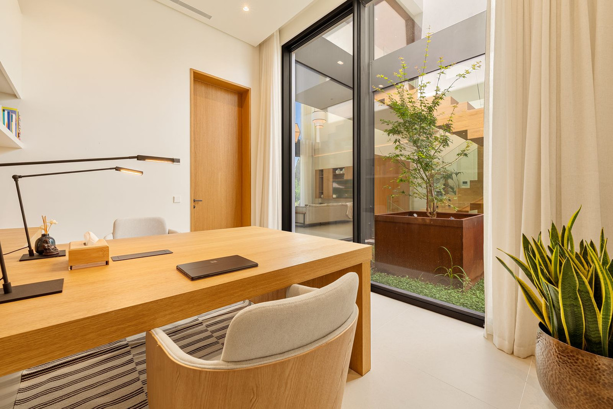 6 Bedroom Villa in San Pedro de Alcántara - Photo 31
