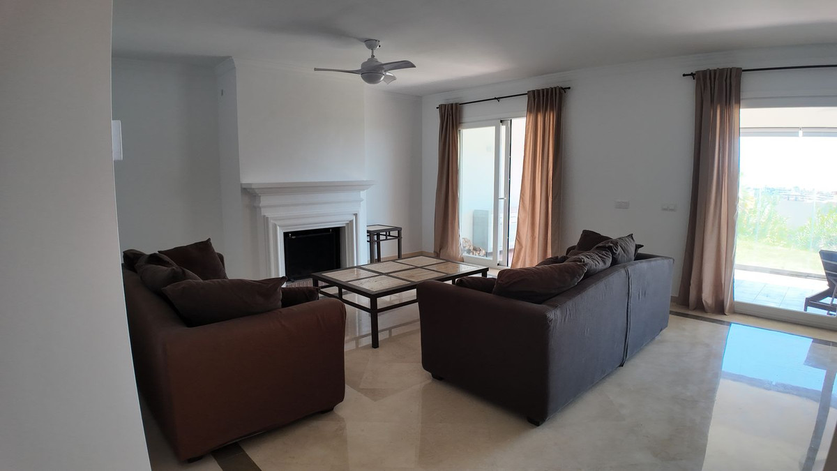 4 Bedroom Townhouse in Benahavís - Photo 25