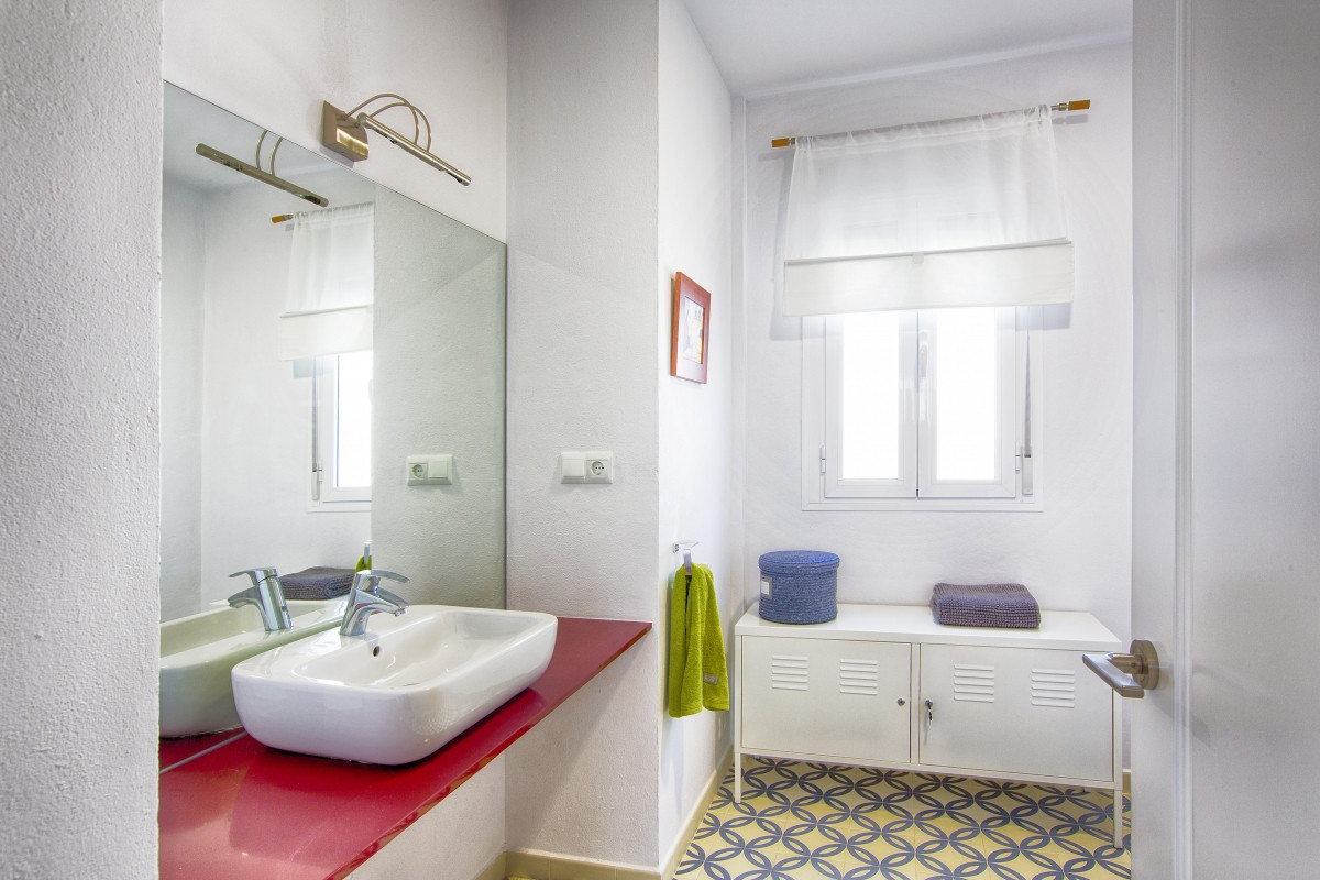 Chalet de 3 dormitorios con piscina en Málaga – Foto 16