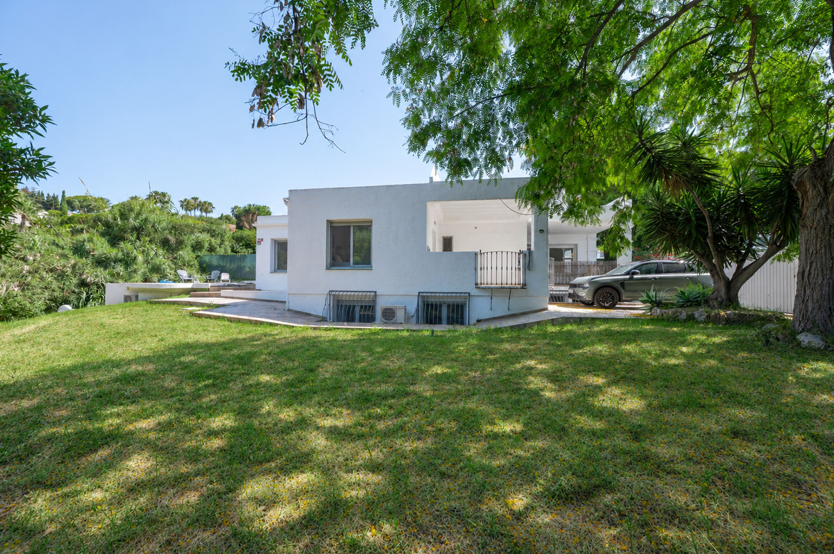 4 Bedroom Villa in Marbella - Photo 10