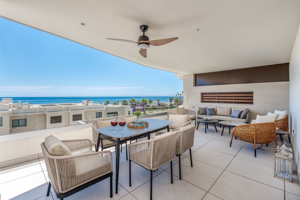 3 Bedroom Apartment in Estepona - Photo 7