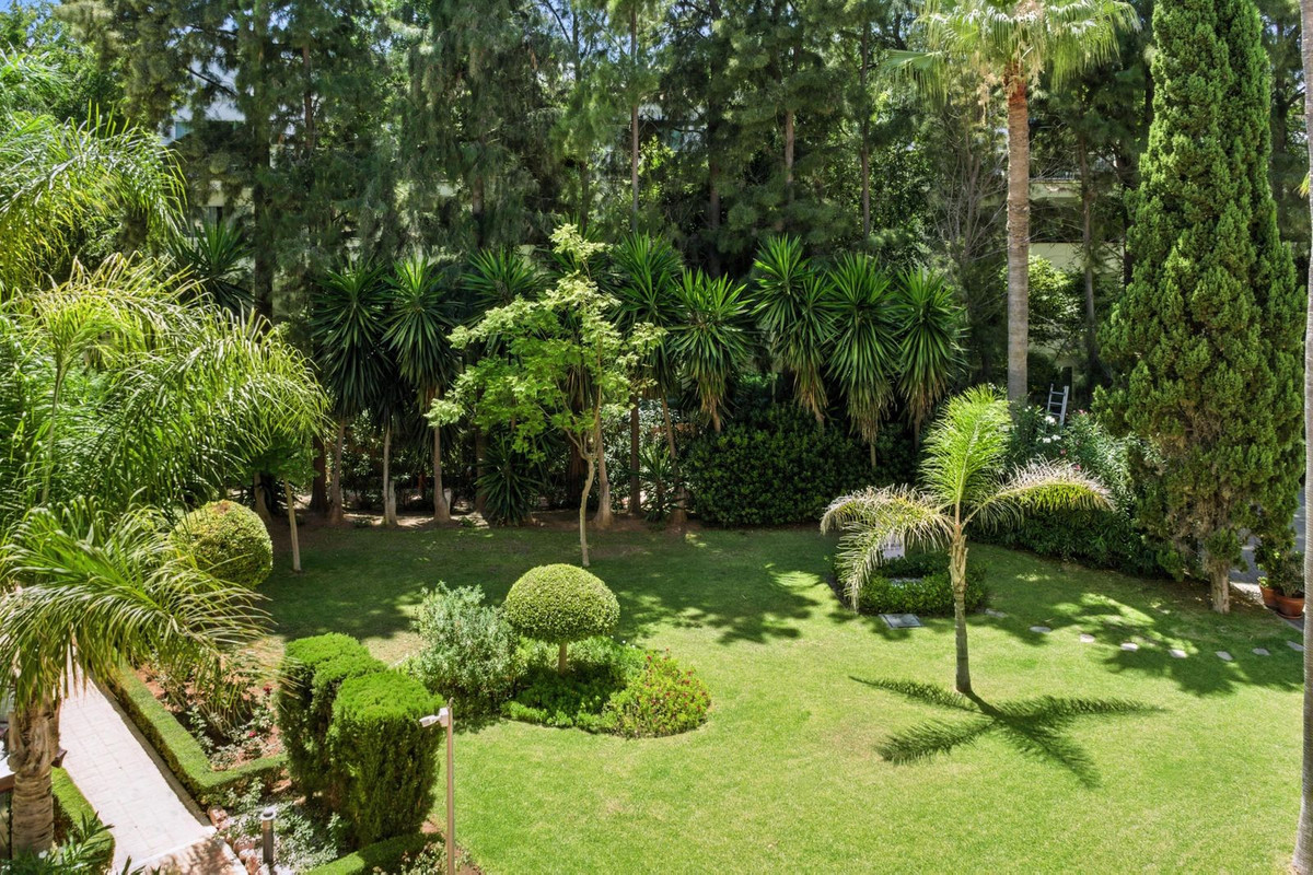 2 Bedroom Apartment in Estepona - Photo 22