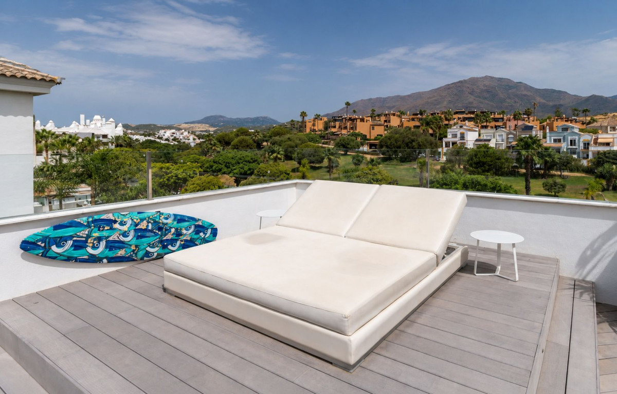 3 Bedroom Apartment in Estepona - Photo 38