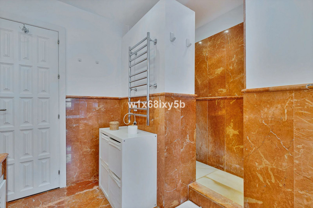 5 Bedroom Villa in San Pedro de Alcántara - Photo 18