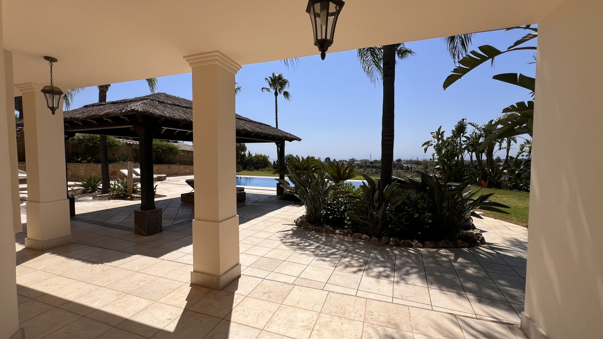 4 Bedroom Villa in Estepona - Photo 27
