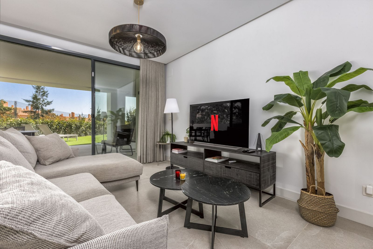 3 Bedroom Apartment in Marbella - Photo 3