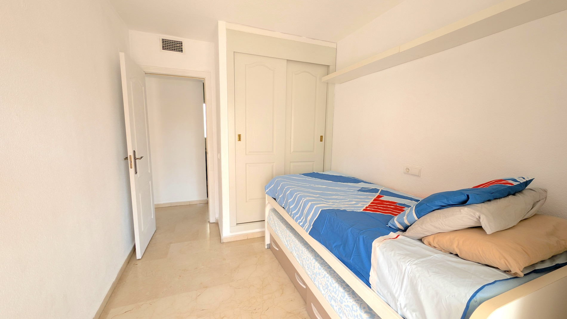 2 Bedroom Apartment in Benalmádena - Photo 16