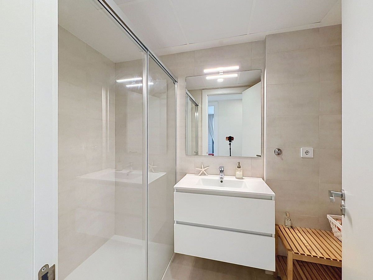 2 Bedroom Apartment in Estepona - Photo 22