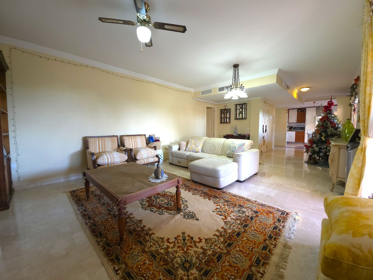 2 Bedroom Apartment in Marbella - Photo 15