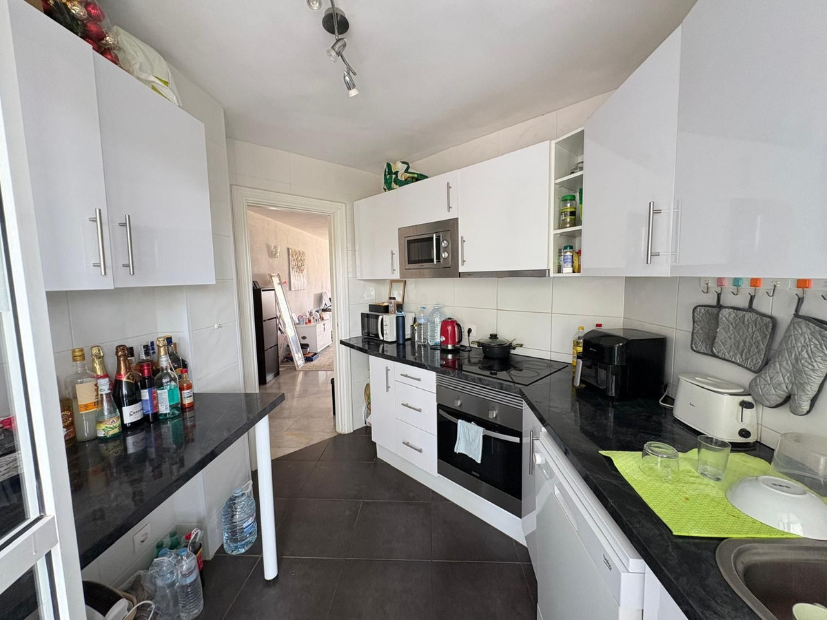 2 Bedroom Apartment in Mijas - Photo 17