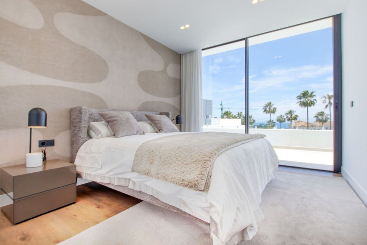 4 Bedroom Villa in Estepona - Photo 22