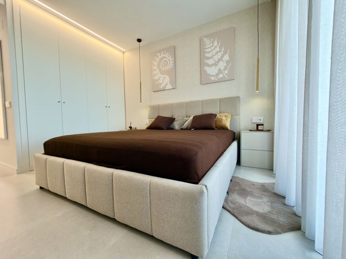 2 Bedroom Apartment in Estepona - Photo 23