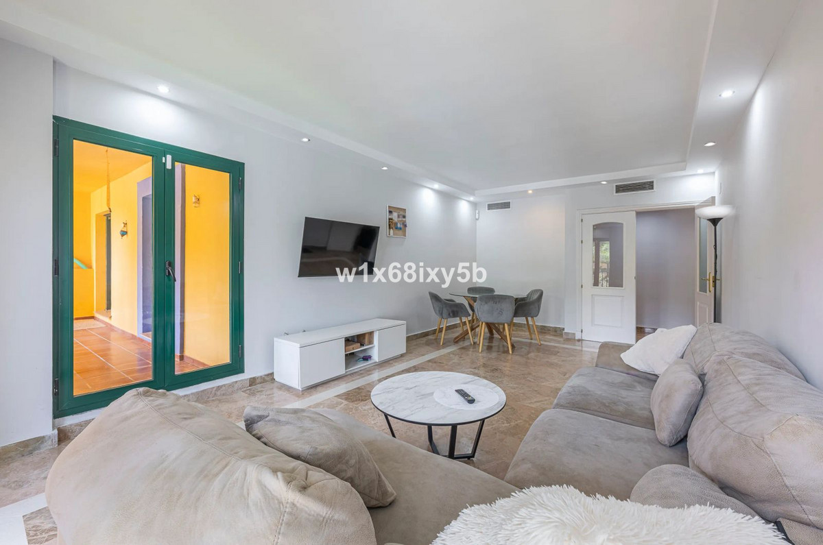 2 Bedroom Apartment in San Pedro de Alcántara - Photo 9