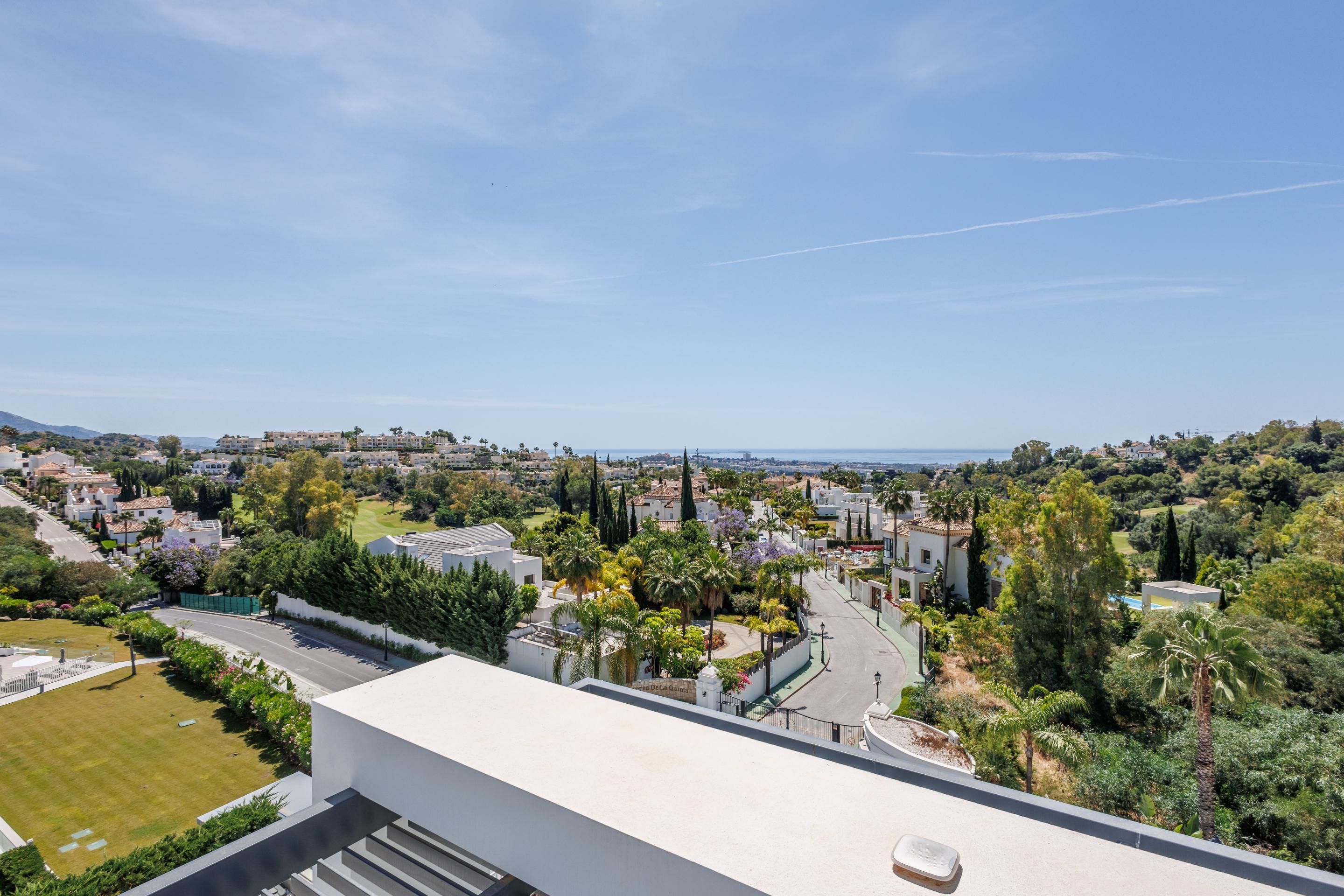 3 Bedroom Apartment in Benahavís - Photo 32