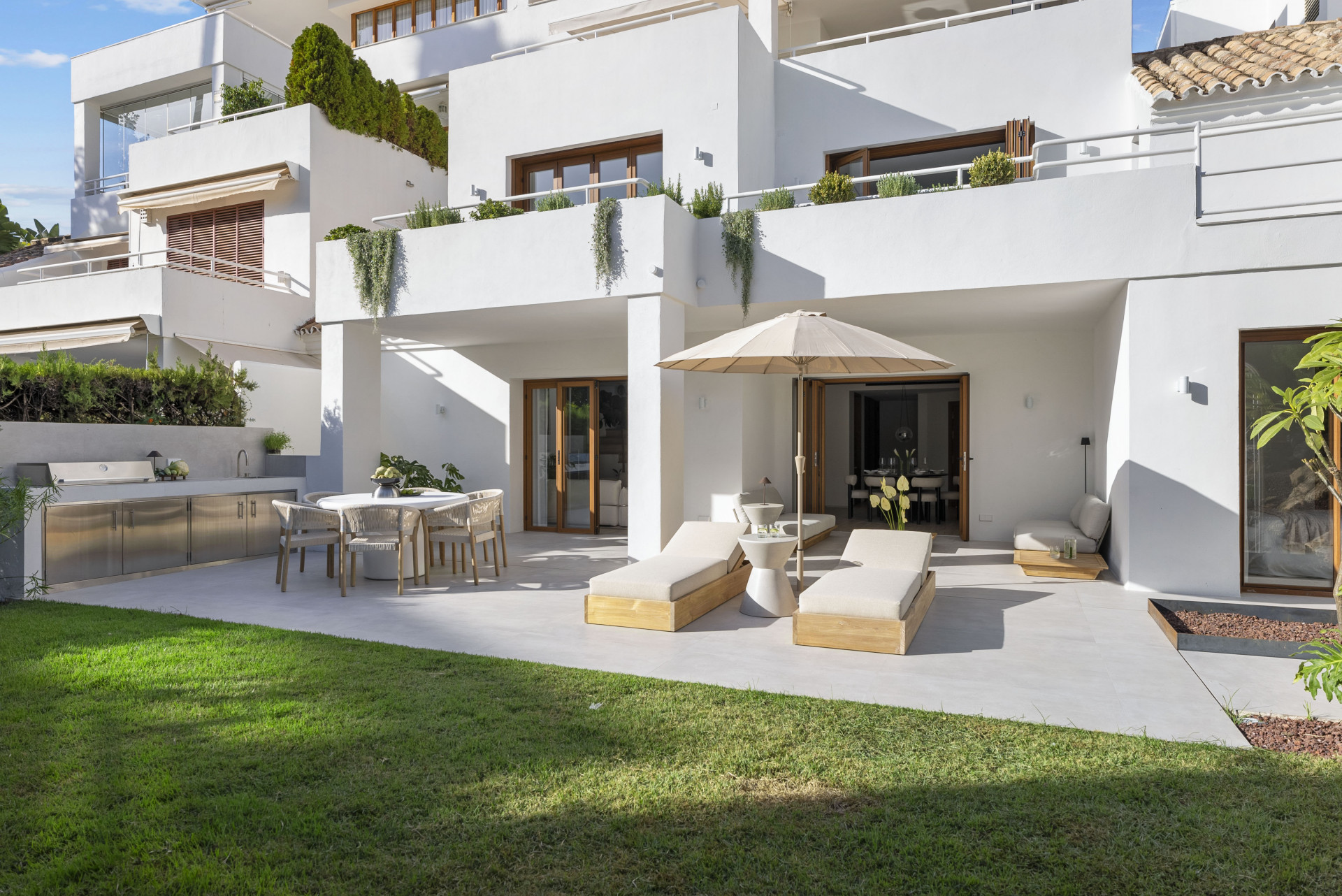 4 Bedroom Apartment in Marbella - Photo 2