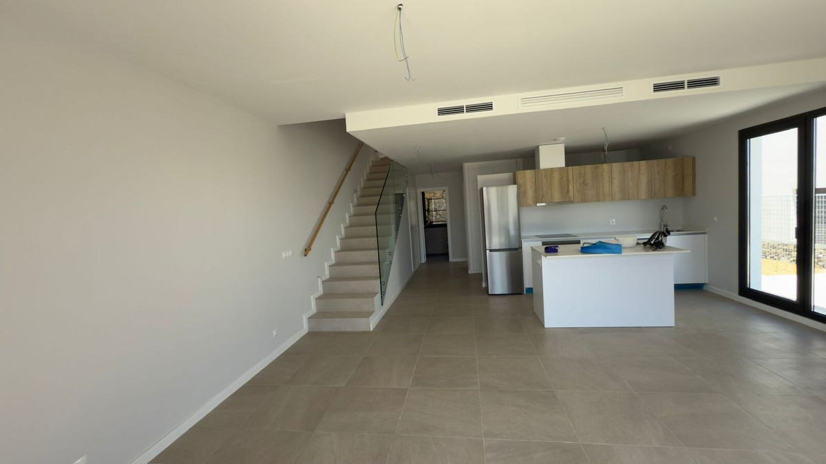 4 Bedroom Villa in Mijas - Photo 4