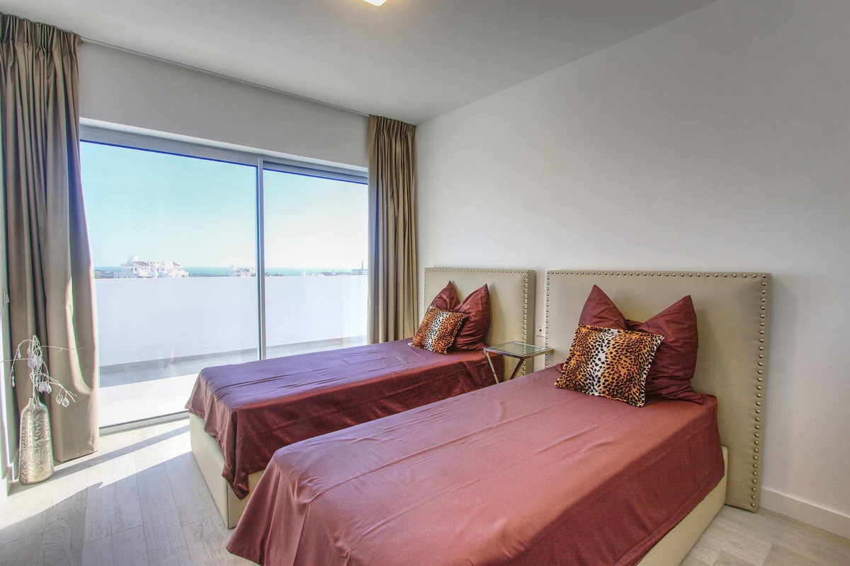 3 Bedroom Penthouse in Casares - Photo 14
