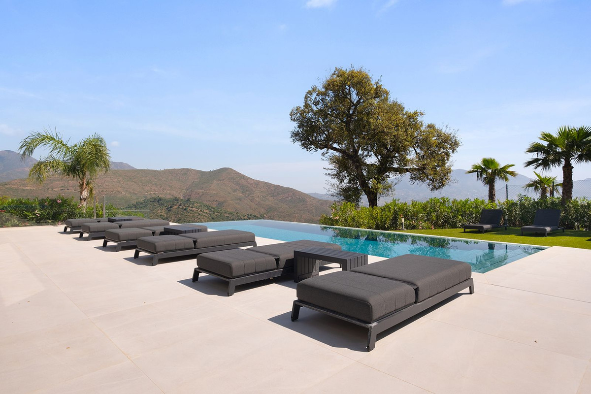 4 Bedroom Villa in Marbella - Photo 42
