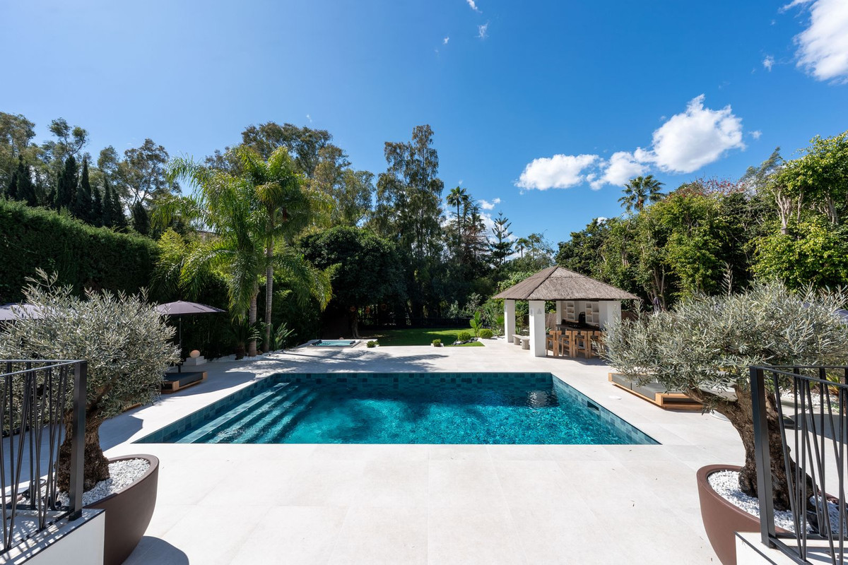 5 Bedroom Villa in Marbella - Photo 12