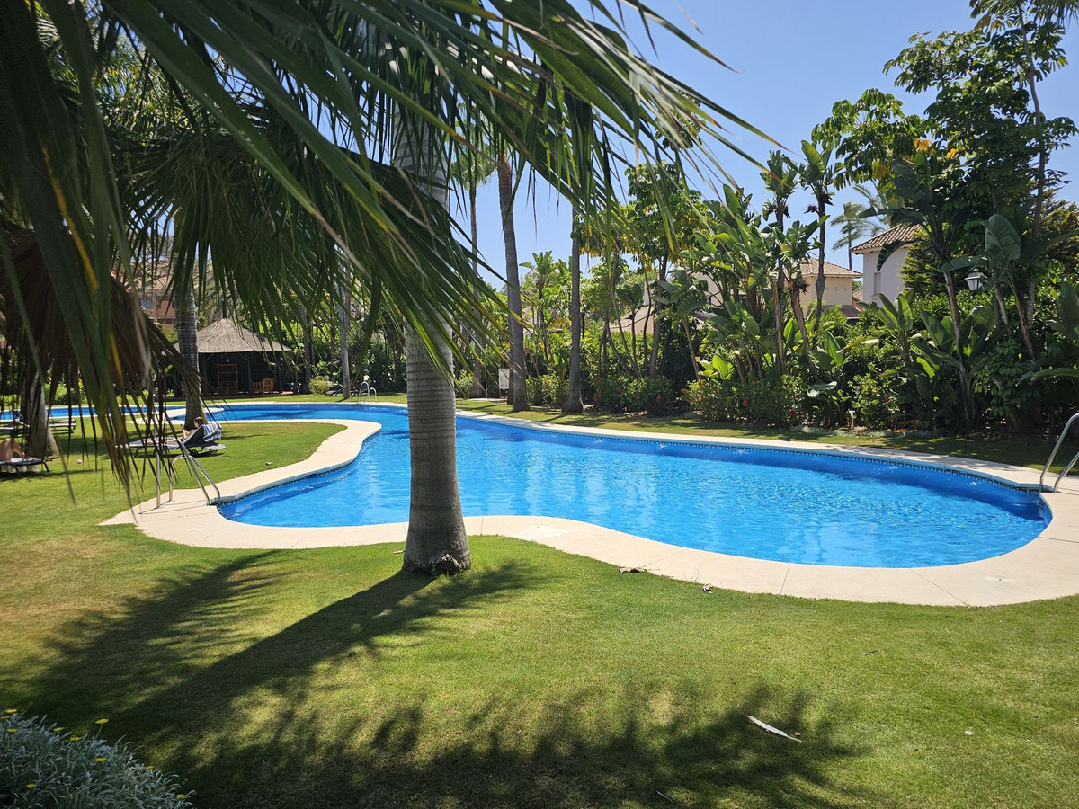 3 Bedroom Apartment in Marbella - Photo 2