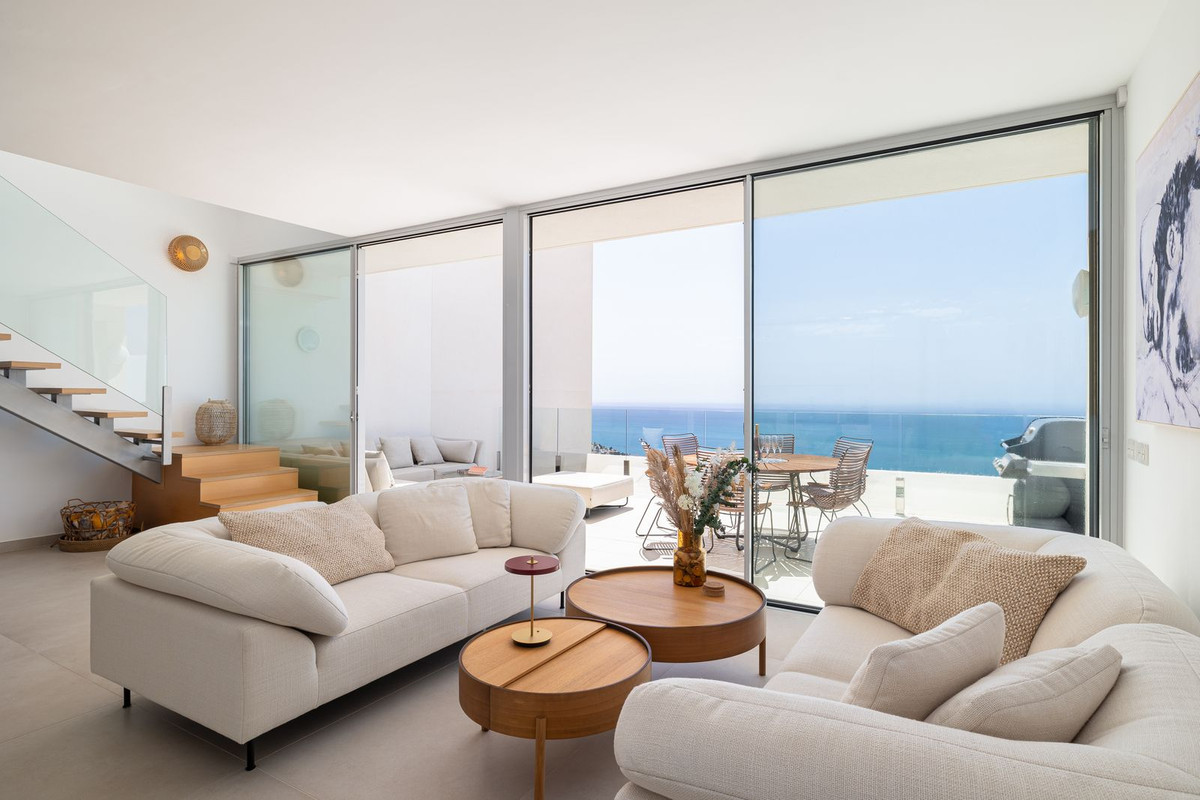 3 Bedroom Penthouse in Benalmádena - Photo 2