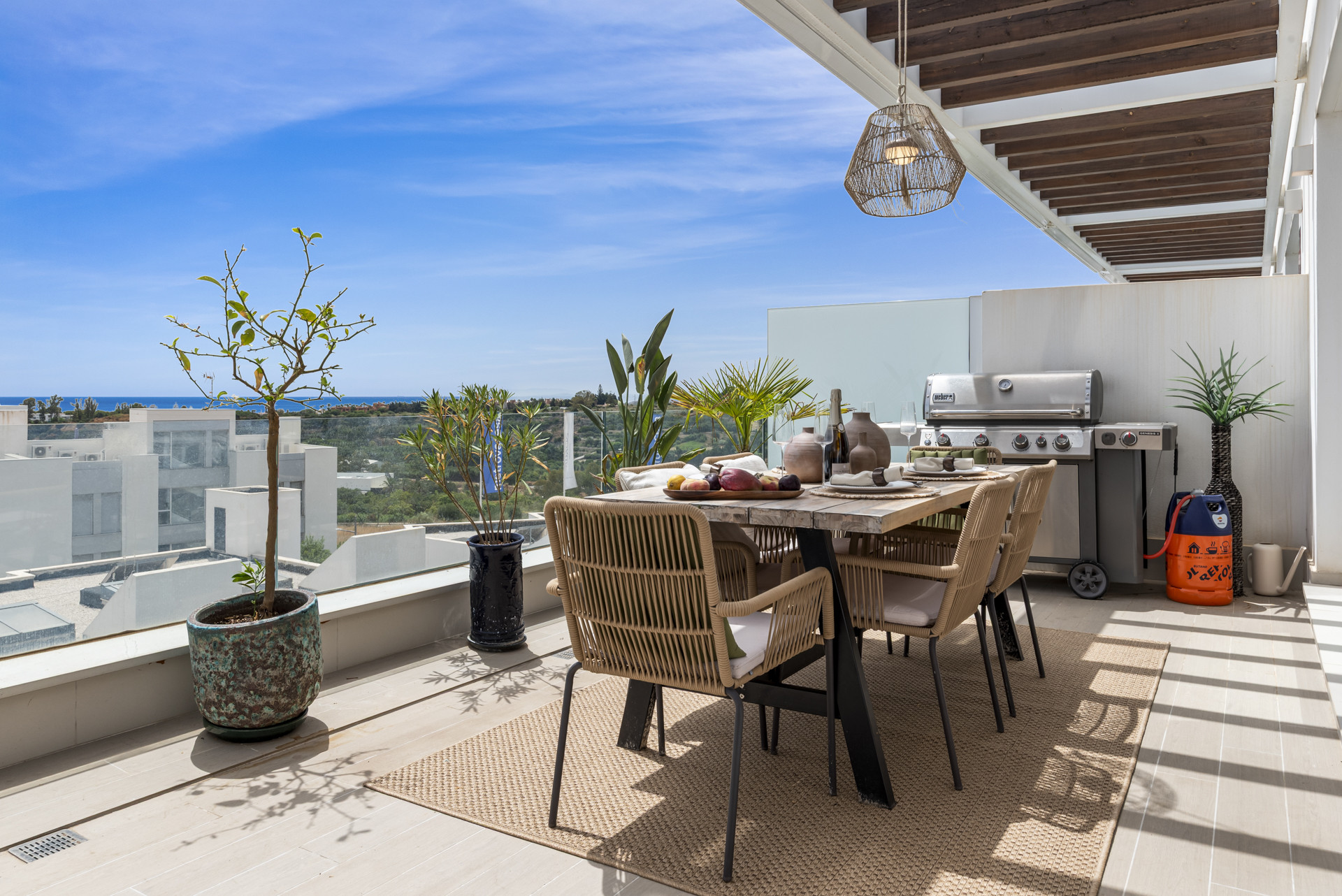 2 Bedroom Penthouse in Estepona - Photo 3
