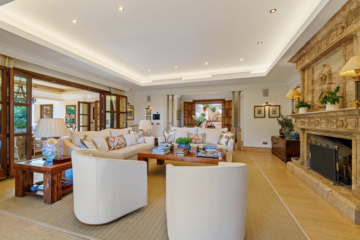 6 Bedroom Villa in Marbella - Photo 4