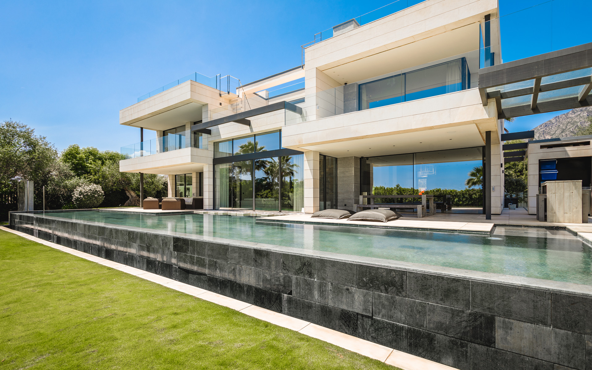 6 Bedroom Villa in Marbella