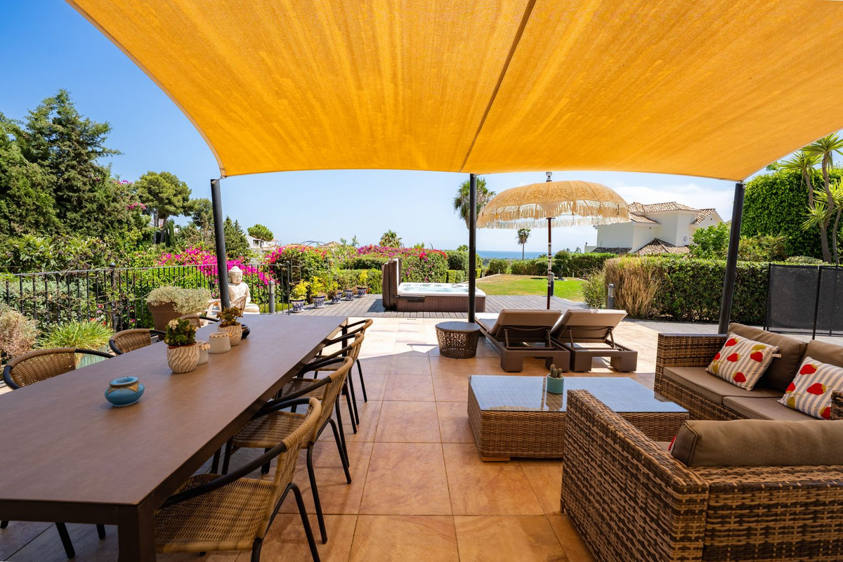 4 Bedroom Villa in Estepona - Photo 34