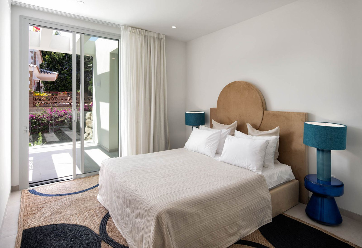 5 Bedroom Villa in Marbella - Photo 20