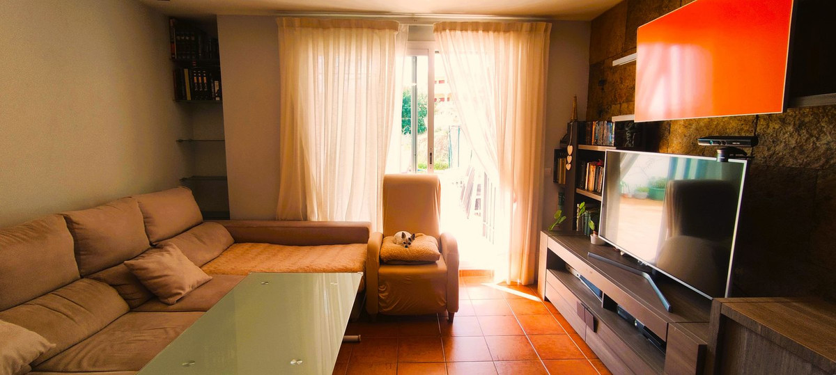 2 Bedroom Apartment in Marbella - Photo 11