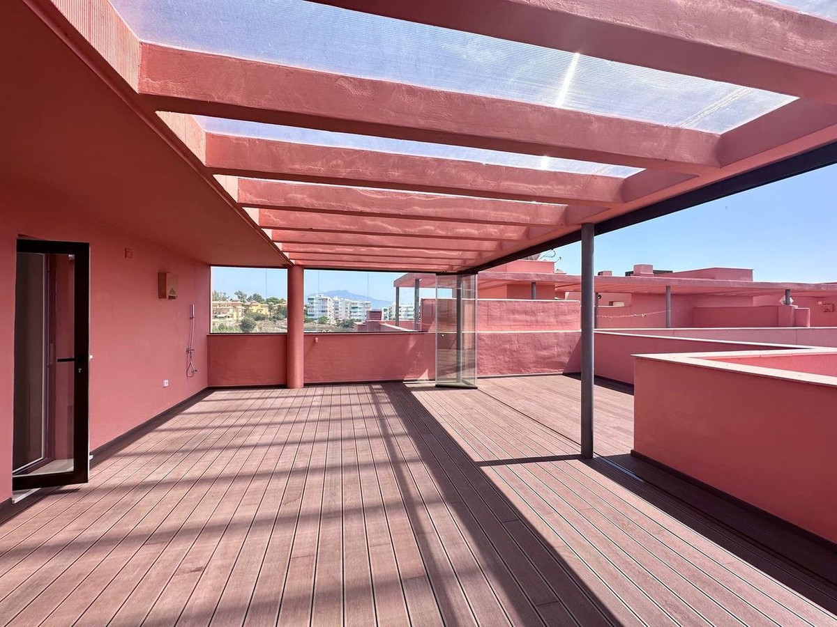 3 Bedroom Penthouse in Estepona - Photo 19