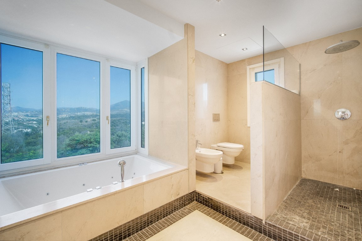 5 Bedroom Villa in Marbella - Photo 15
