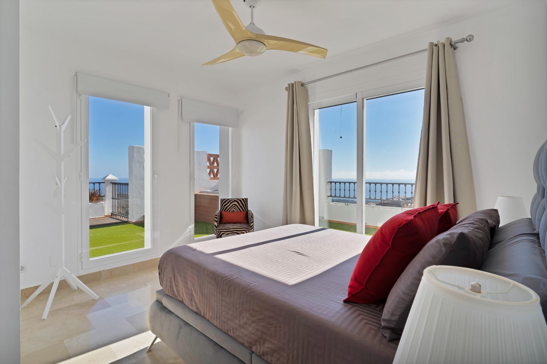 2 Bedroom Penthouse in Mijas - Photo 17