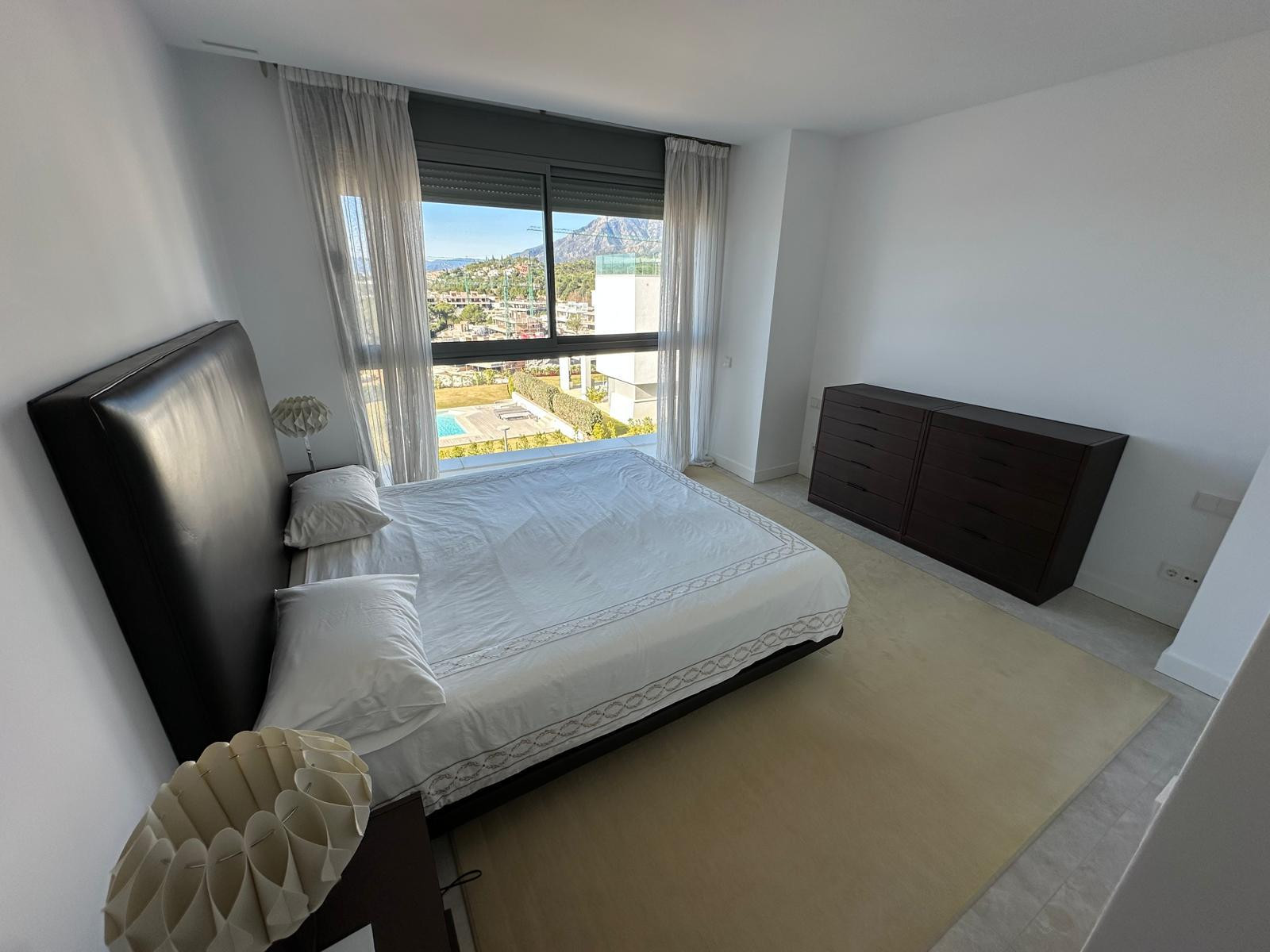 4 Bedroom Apartment in Marbella - Photo 6