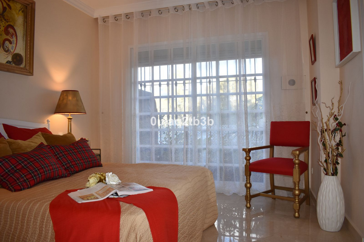 2 Bedroom Townhouse in Marbella - Photo 28