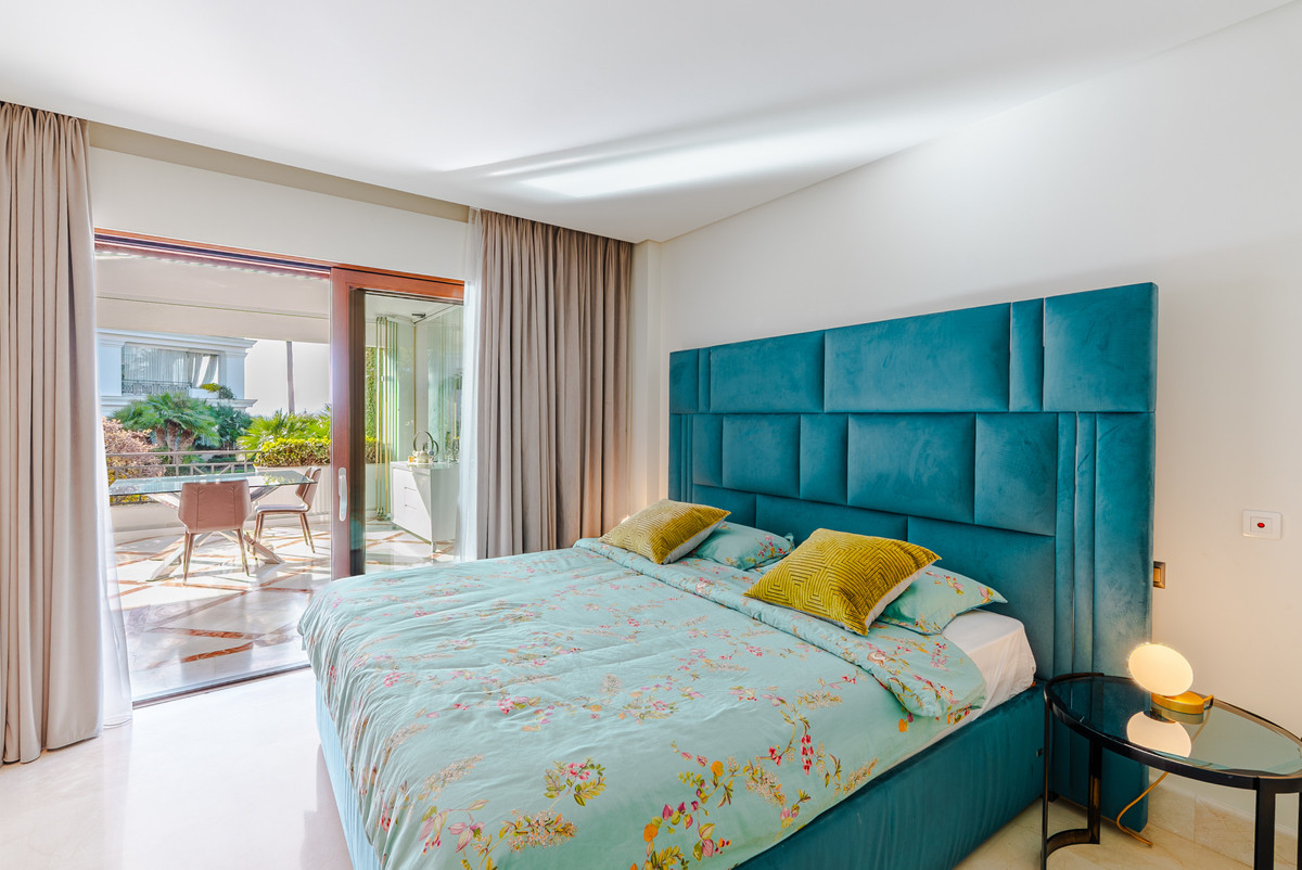 3 Bedroom Apartment in Estepona - Photo 7