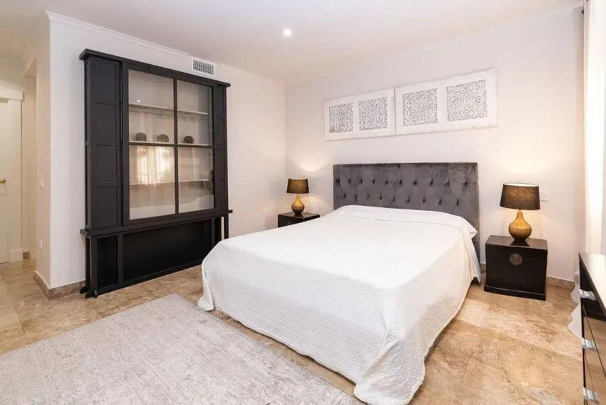 3 Bedroom Apartment in Marbella - Photo 13